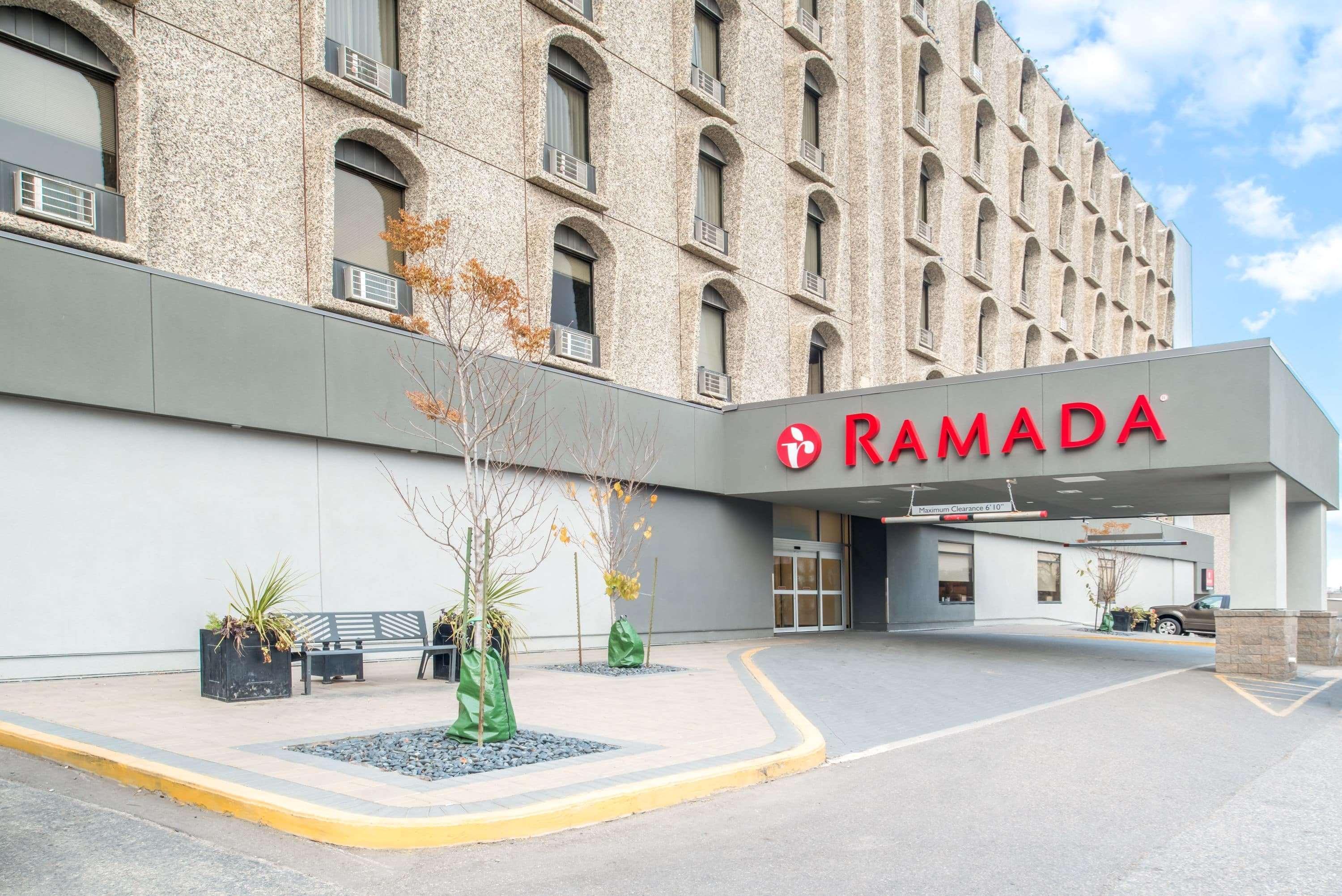 Ramada By Wyndham Saskatoon Hotel Kültér fotó